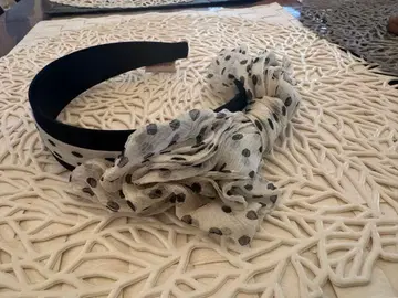 acca 물방울 패턴 프릴 헤어밴드