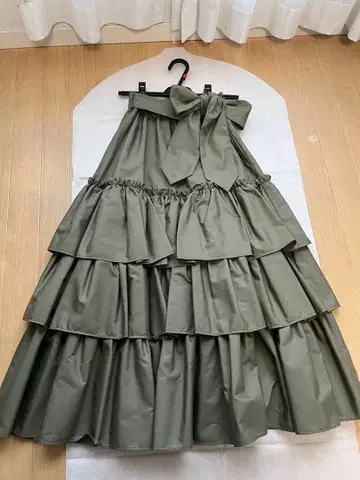 새상품급 마를로네논피 티어드 스커트 카키 36