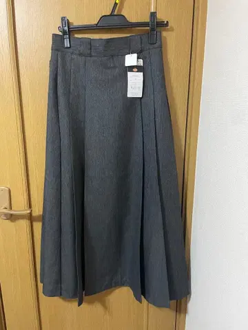 미사용 새상품 그레이 플리츠 롱 스커트