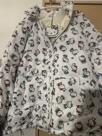 Nina mew 헬로키티 다운 코트