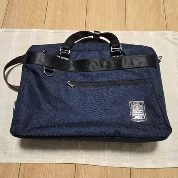 Bianchi 네이비 비즈니스 백 숄더 스트랩 포함