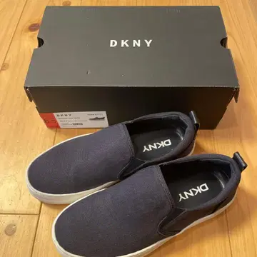 DKNY 네이비 슬립온