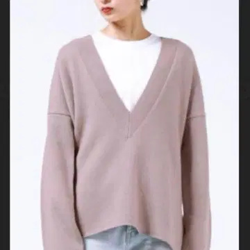 스터닝 루어 V넥 니트