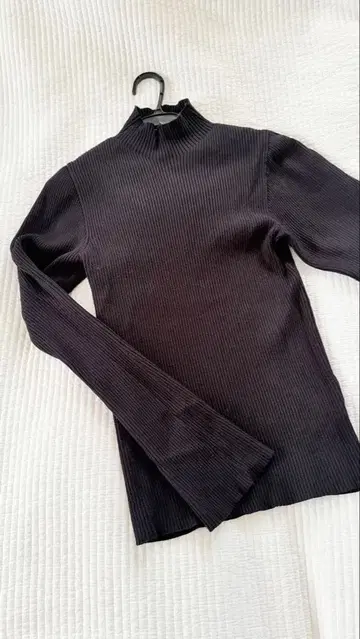 스나이델 리브편 블랙 긴팔 하이넥