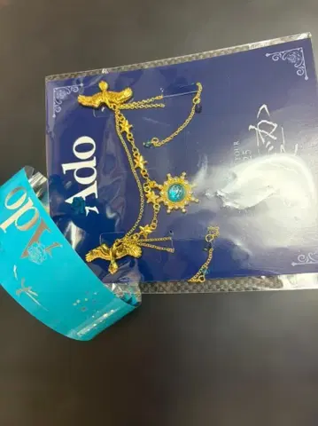 [ 새상품 미개봉 ] Ado 요다카 SS석 혜택 브로치 은색 테이프 포함