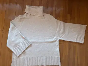 Theory 베이지 터틀넥 스웨터 S