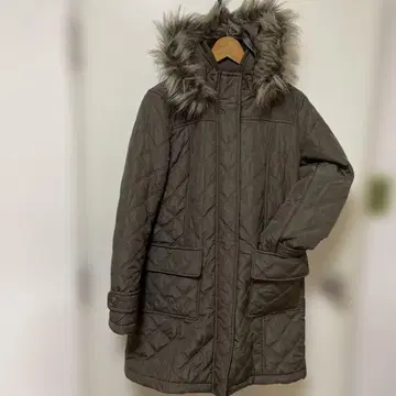 WORLD 올리브색 퍼 달린 퀼팅 자켓