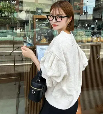 [ yuri.님 콜라보 ] 자수 맨투맨 상의