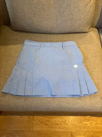 DESCENTE 파랑과 화이트 스트라이프 플리츠 스커트