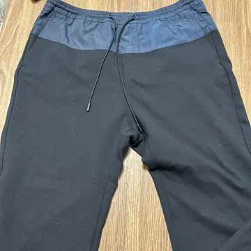 블랙 팬츠 허리 이종 소재 절개