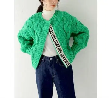 HOLIDAY CABLE KNIT CARDIGAN 정가 4만 9500