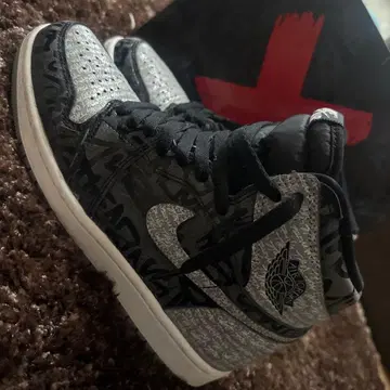 AJ1 리베리오네아 25.5