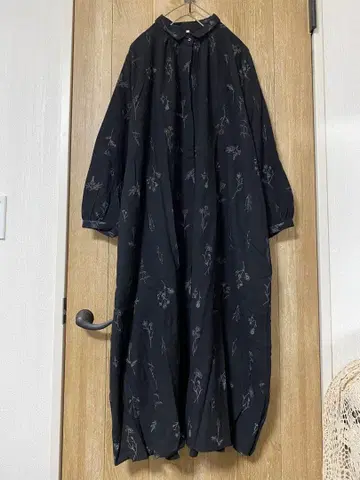 새상품 초화 무늬 작은 옷깃 원피스 블랙