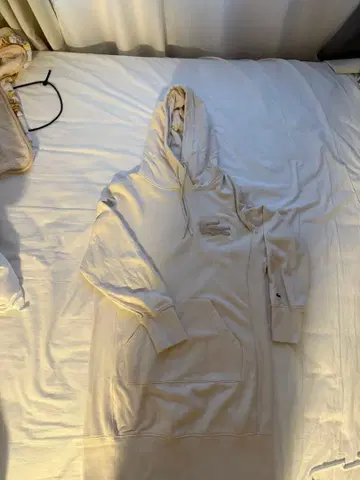 라코스테 크림색 후드 부착 후드티