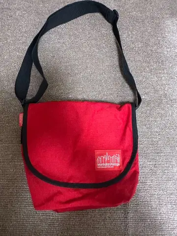 맨해튼 포티지 빨간색 캔버스 숄더백