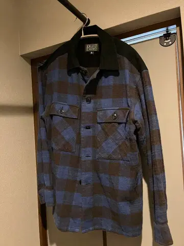 파랑 체크 무늬 플란넬 셔츠