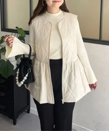 택 포함 새상품 프로즈 베일 퀼팅 펄 페플럼 베스트 아이보리