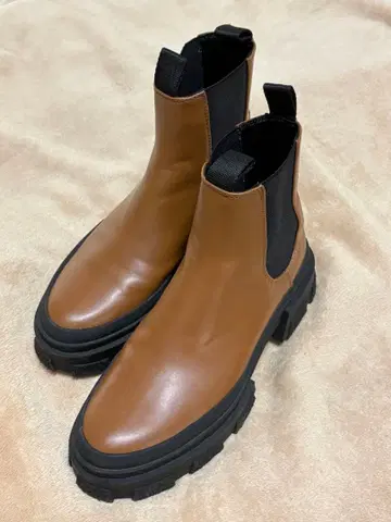 ZARA 브라운 부츠