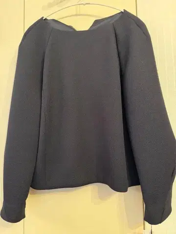 어도어 ADORE 심플 상의