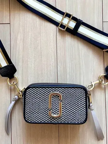 스냅샷 마크제이콥스 숄더백 기하학 패턴 블랙 화이트 금