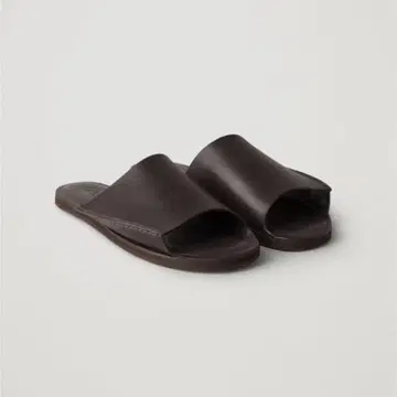 다크 브라운 가죽 샌들