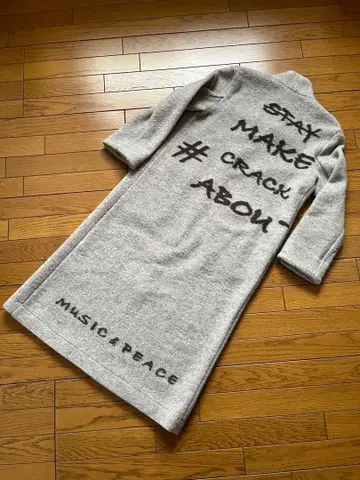 [ design aera ] 그레이지 롱 코트 백 메시지 프린트