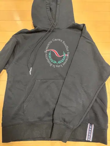 ROMANTIC CROWN 블랙 후드티