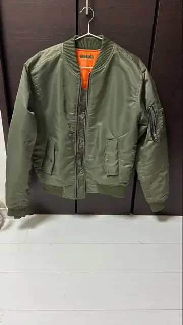 짧은 기장 올리브 MA-1 플라이트 자켓