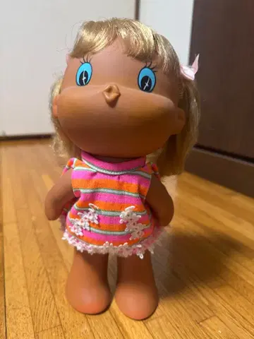 컬러풀 스트라이프 드레스 인형 쇼와 레트로