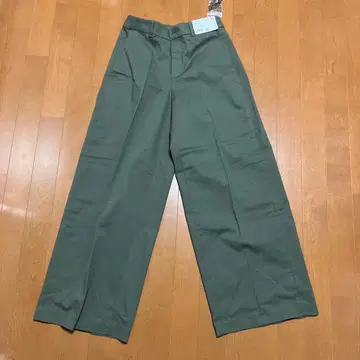 UNIQLO 와이드 치노 팬츠 M 사이즈 올리브