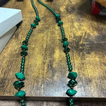 그린 컬러 비즈 롱 목걸이