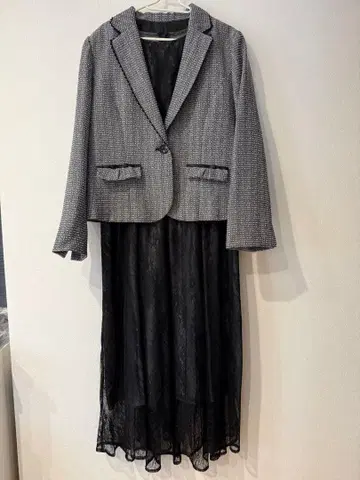 자켓과 레이스 드레스 세트