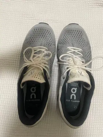 ON Cloud Surfer 그레이 스니커즈