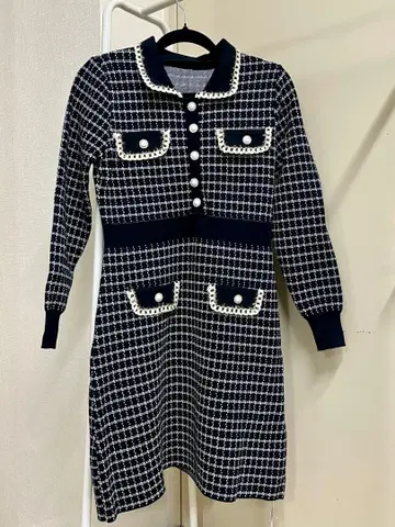 블랙과 화이트 체크 니트 원피스