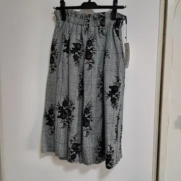 플레어 스커트 체크 무늬 꽃무늬 자수 택 포함 새상품