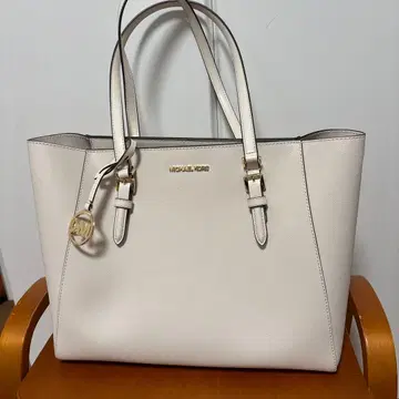 MICHAEL KORS 화이트 토트백