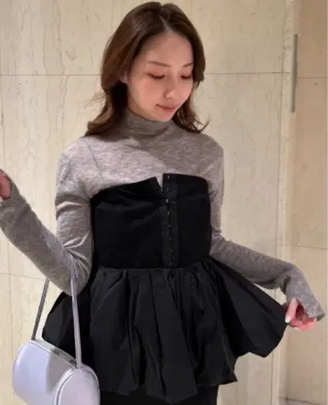 [ 새상품급 ] FRAY I.D 콤비 페플럼 베어 상의 블랙