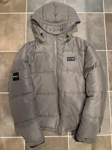 RVCA SIP CH 그레이 다운 자켓