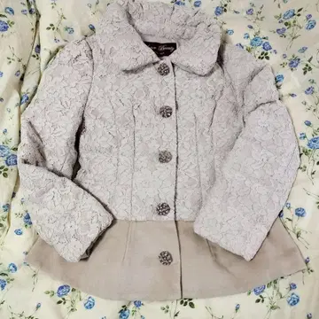 거의 새상품, 상품급 Super Beauty 레이스 다운 자켓 리본