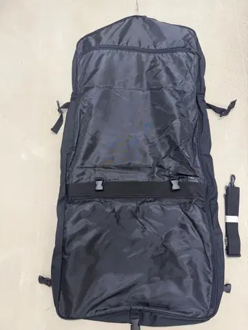 JAGUAR 블랙 가먼트 백