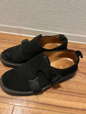 블랙 스웨이드 플랫 밑창 신발 백 스트랩 포함