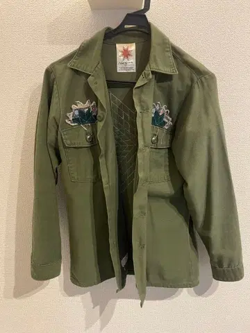 Nasngwam 나스그웜 모닝스타 셔츠