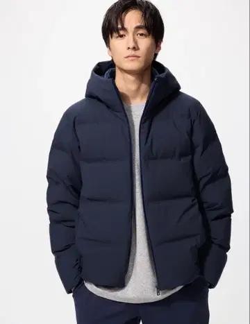 UNIQLO 네이비 심리스 다운 파카