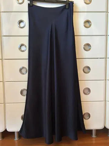 IENA 새틴 플레어 스커트