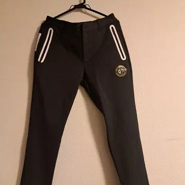 Munsingwear 블랙 팬츠 지퍼 포켓 부착