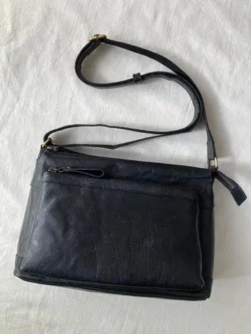 새상품급 box21 포켓 많은 블랙 가죽 숄더백 천연 가죽