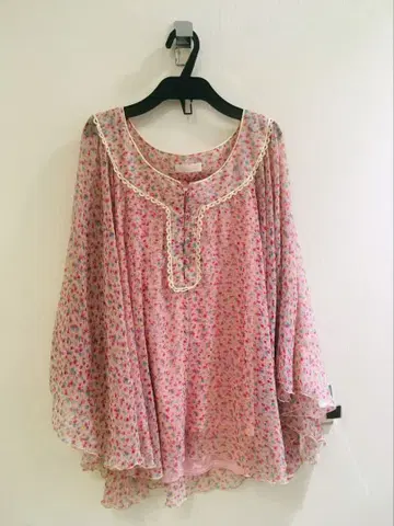 새상품 리즈리사 LIZLISA 꽃무늬 쉬폰 오부 소매 블라우스