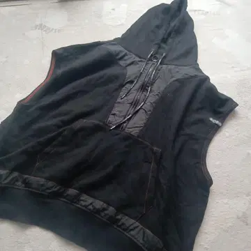 T.C.R BY TOUCHER (티.씨.알 바이 투셰)