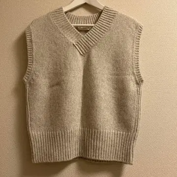 라이트 그레이 V넥 니트 베스트