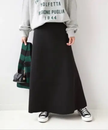 저널 스탠다드 워셔블 스펀지 니트 플레어 스커트 블랙